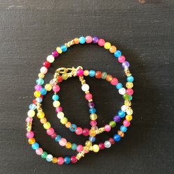 Color Bomb halsk�de med �delsten