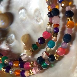 Color Bomb armb�nd i �delsten