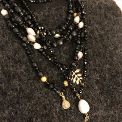 Sort halskde lavet specielt til dig