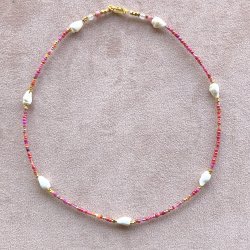 Kort halsk�de med sm� shells