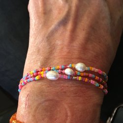Candy - Perlearmbnd med ferskvandsperle 
