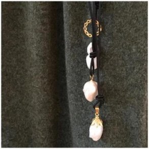 Stor barokperle i ldersnor