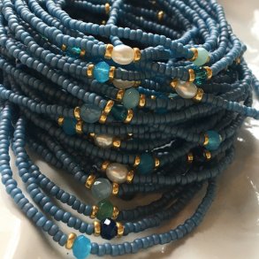 Denmin bl armbnd med ferskvandsperle