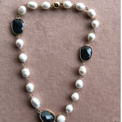 Thelma Unika halskde med labradorite mellemstykker