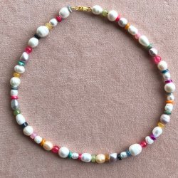 Kort halsk�de i ferskvandsperler og �delsten