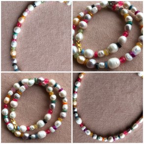 Kort halskde i ferskvandsperler og delsten