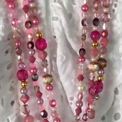 Lyser�d/pink unika halsk�de lavet specielt til dig