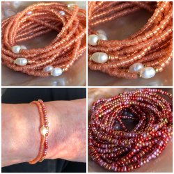 Laksefarvet perlearmb�nd med ferskvandsperle