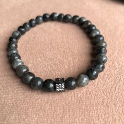 Armbnd med de fineste delstensperler 