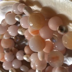 Sarte coral farver - delstens armbnd