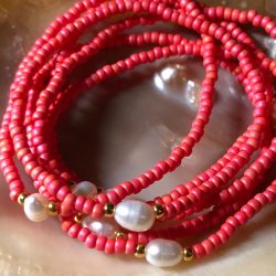 Hindb�r og ferskvandsperle armb�nd