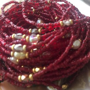 Burgundy perlearmbnd