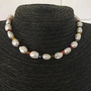 Choker - kort kde med perler og halvdelsten