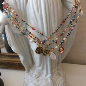 Choker - kort kde i multicolor