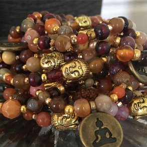 Armbnd i gyldne farver