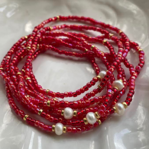 Vinrdt armbnd med ferskvandsperle