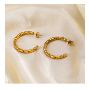 Creoler i snoet forgyldt stl  